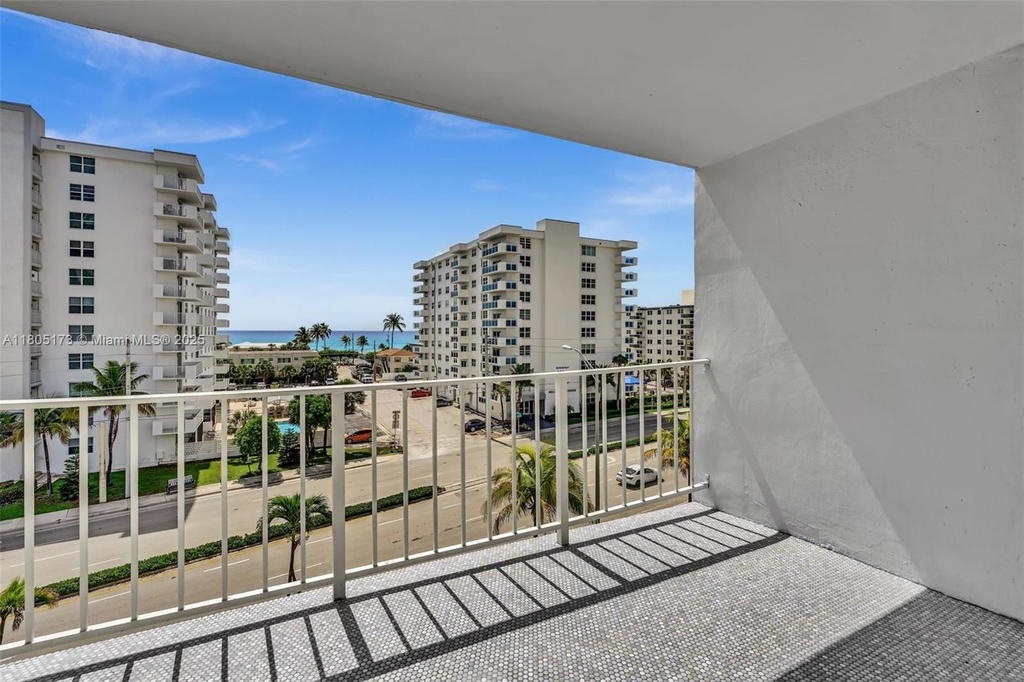 Real estate property located at 1410 Ocean Dr #502, Broward, Trafalgar Towers Condomin, Hollywood, FL