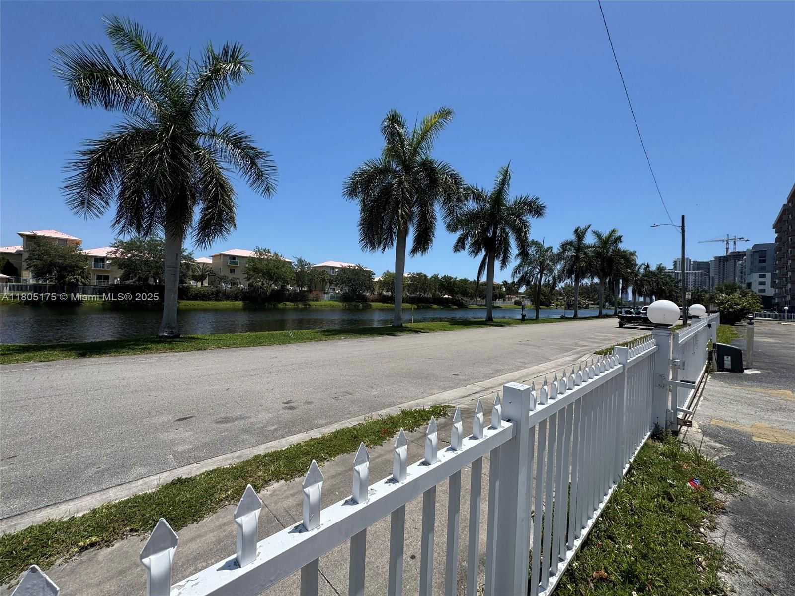 Real estate property located at 2025 164th St #206, Miami-dade, Crestview Towers Condo, North Miami Beach, FL