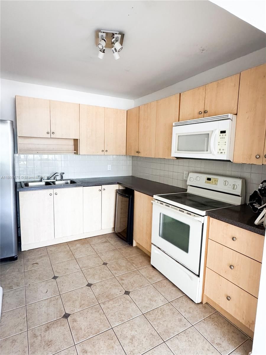 Real estate property located at 2025 164th St #206, Miami-dade, Crestview Towers Condo, North Miami Beach, FL