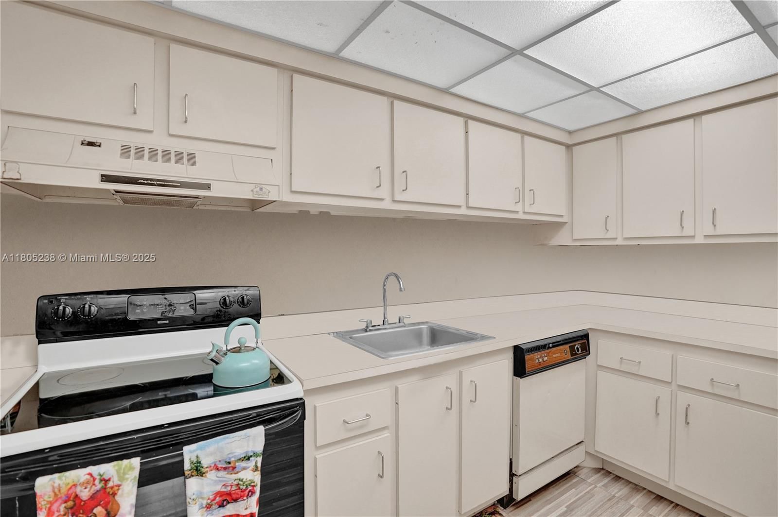 Real estate property located at 4222 Inverrary Blvd #4213, Broward, Inverrary Gardens Condo I, Lauderhill, FL