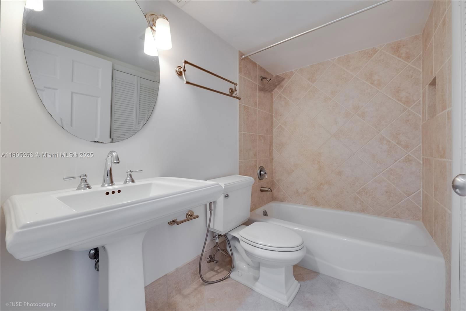 Real estate property located at 8640 212th St #106, Miami-dade, Le Club At Old Cutler Con, Cutler Bay, FL