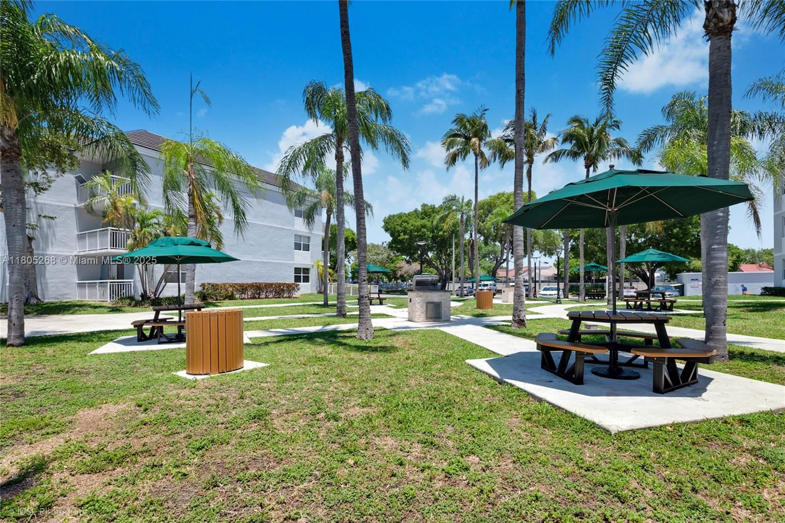 Real estate property located at 8640 212th St #106, Miami-dade, Le Club At Old Cutler Con, Cutler Bay, FL