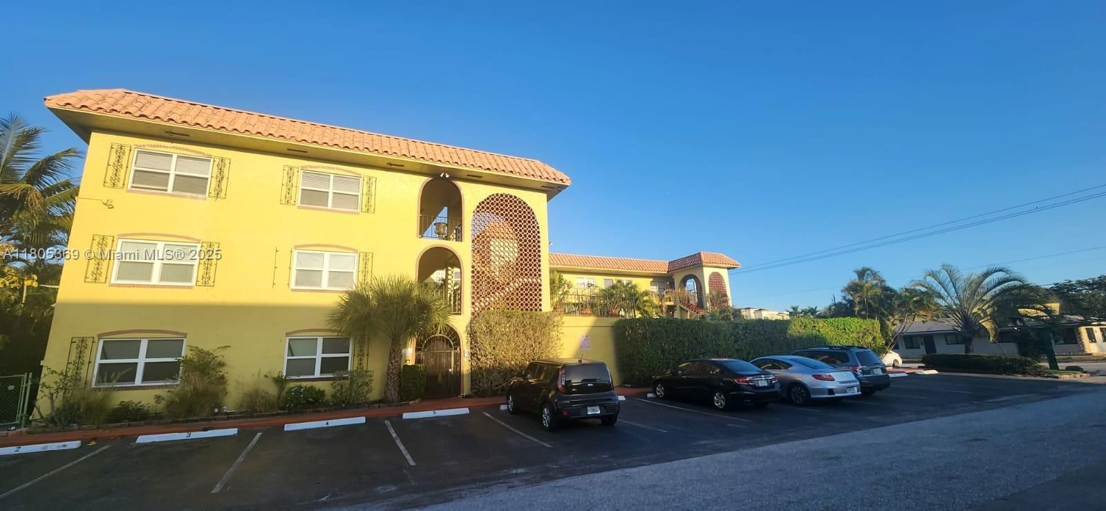 Real estate property located at 1100 9th Ave #203, Broward, Southdale Condo, Fort Lauderdale, FL