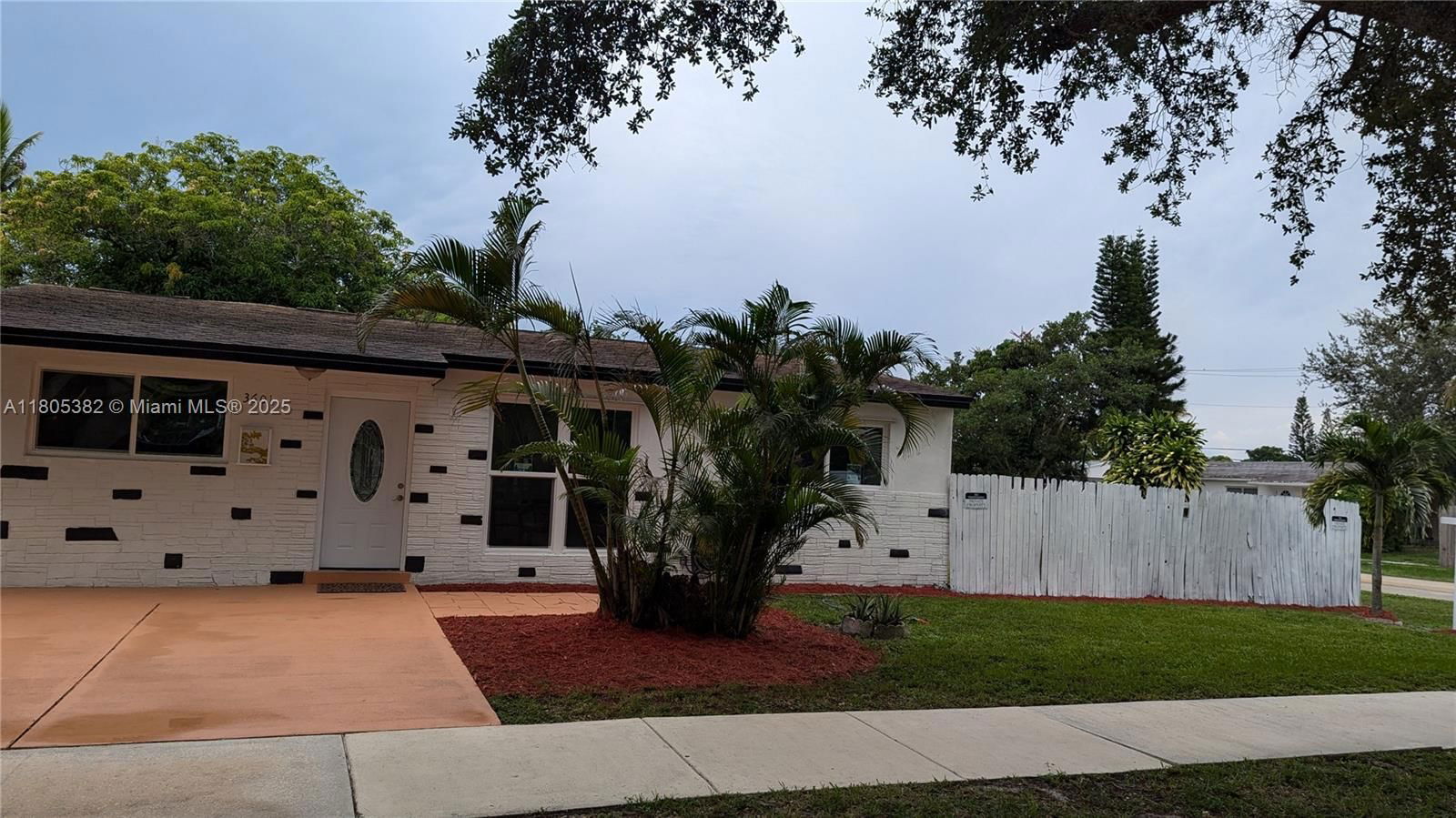 Real estate property located at 3601 72nd Ave, Broward, Driftwood Acres No 16, Hollywood, FL