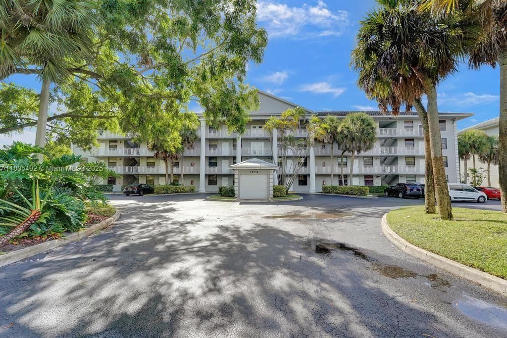 Real estate property located at 1510 Whitehall Dr #402, Broward, Condo 5 Of Whitehall Cond, Davie, FL