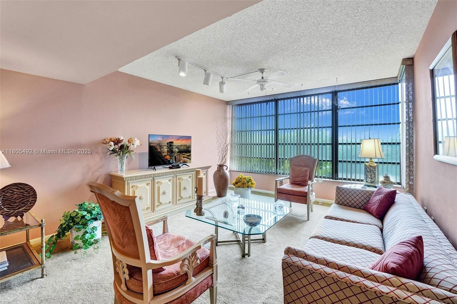 Real estate property located at 1510 Whitehall Dr #402, Broward, Condo 5 Of Whitehall Cond, Davie, FL