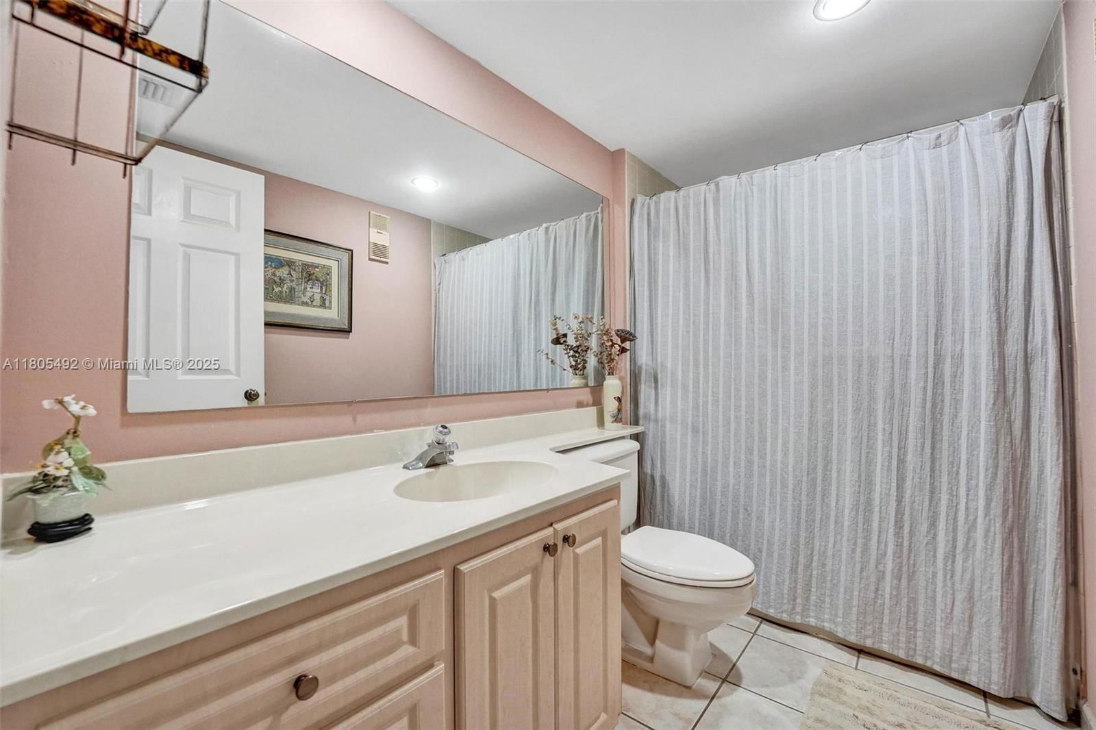 Real estate property located at 1510 Whitehall Dr #402, Broward, Condo 5 Of Whitehall Cond, Davie, FL