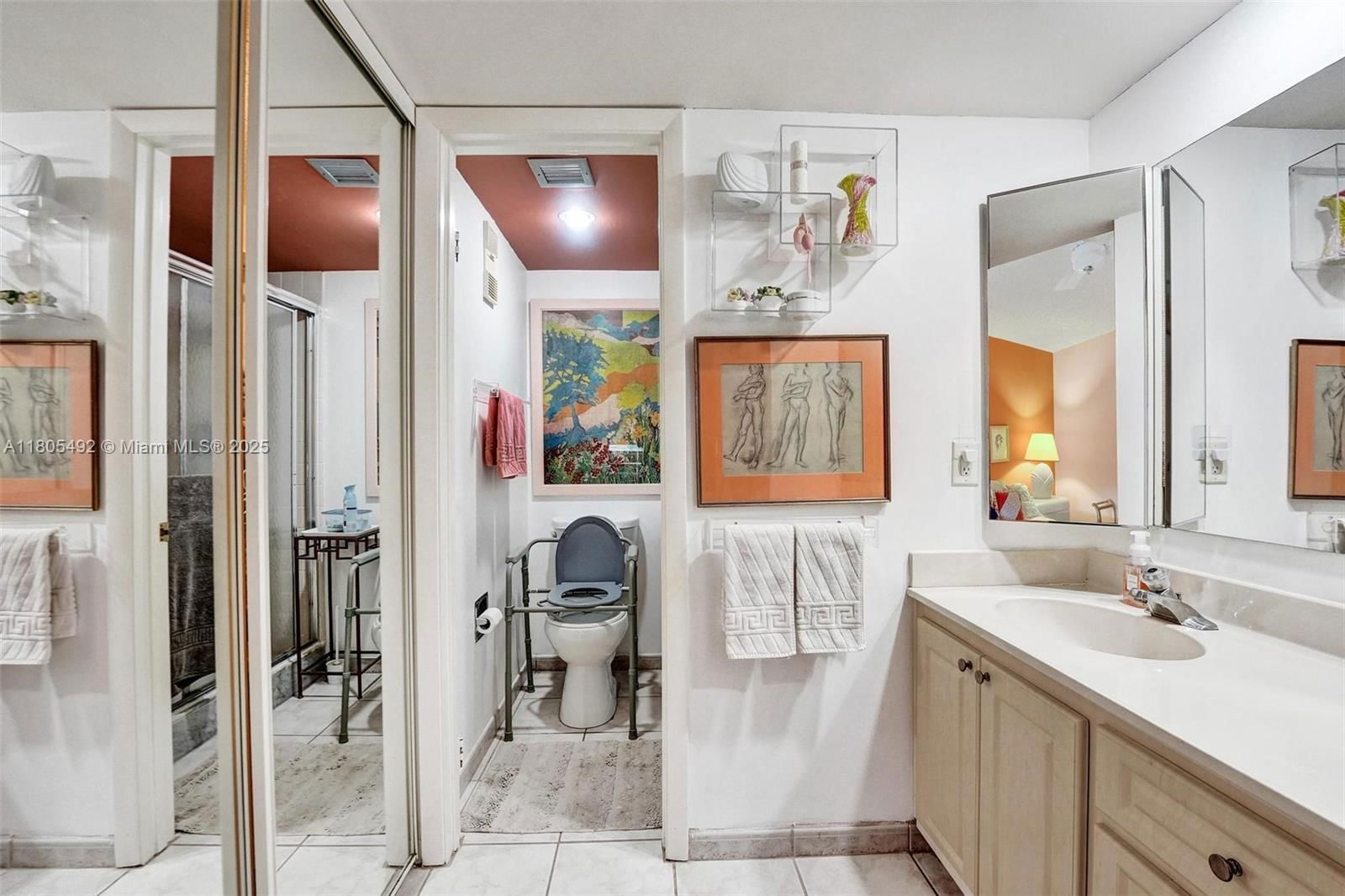 Real estate property located at 1510 Whitehall Dr #402, Broward, Condo 5 Of Whitehall Cond, Davie, FL