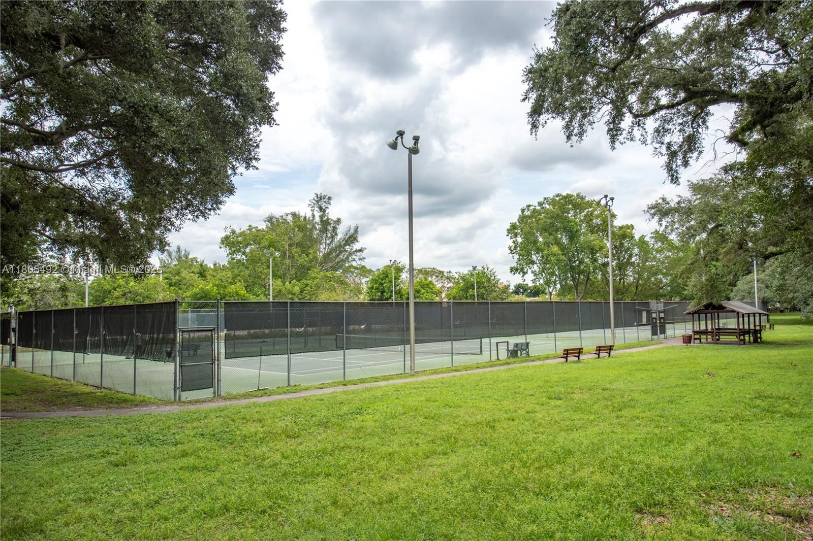Real estate property located at 1510 Whitehall Dr #402, Broward, Condo 5 Of Whitehall Cond, Davie, FL