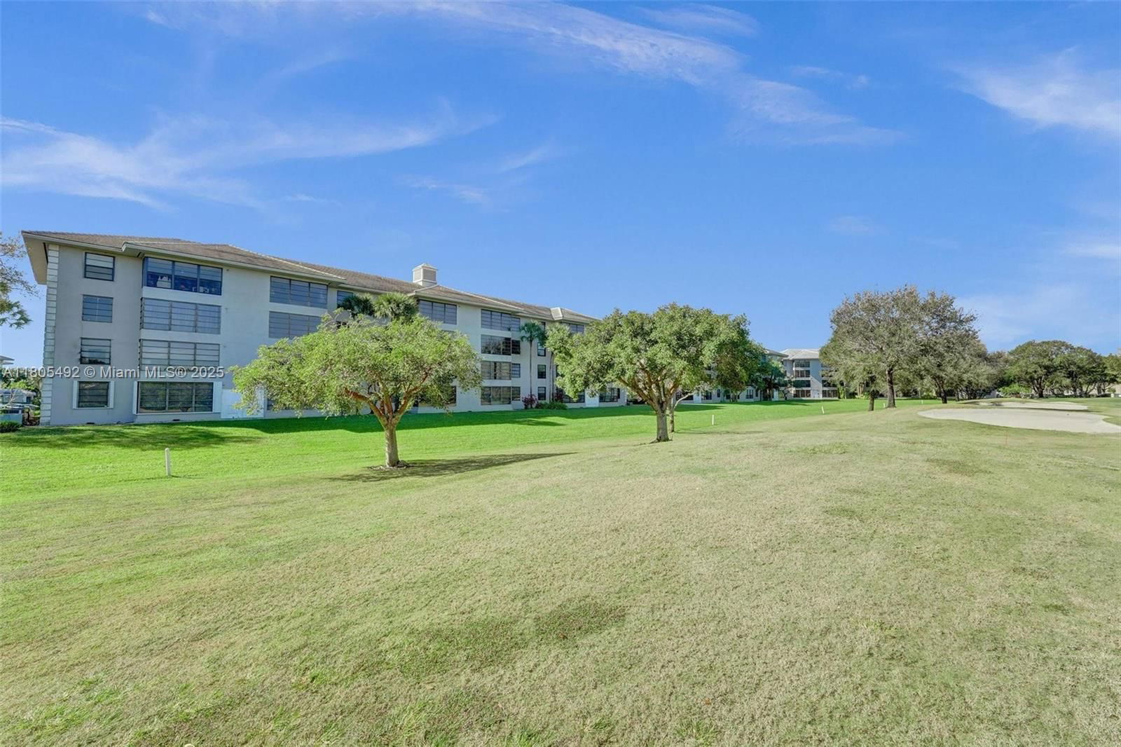 Real estate property located at 1510 Whitehall Dr #402, Broward, Condo 5 Of Whitehall Cond, Davie, FL