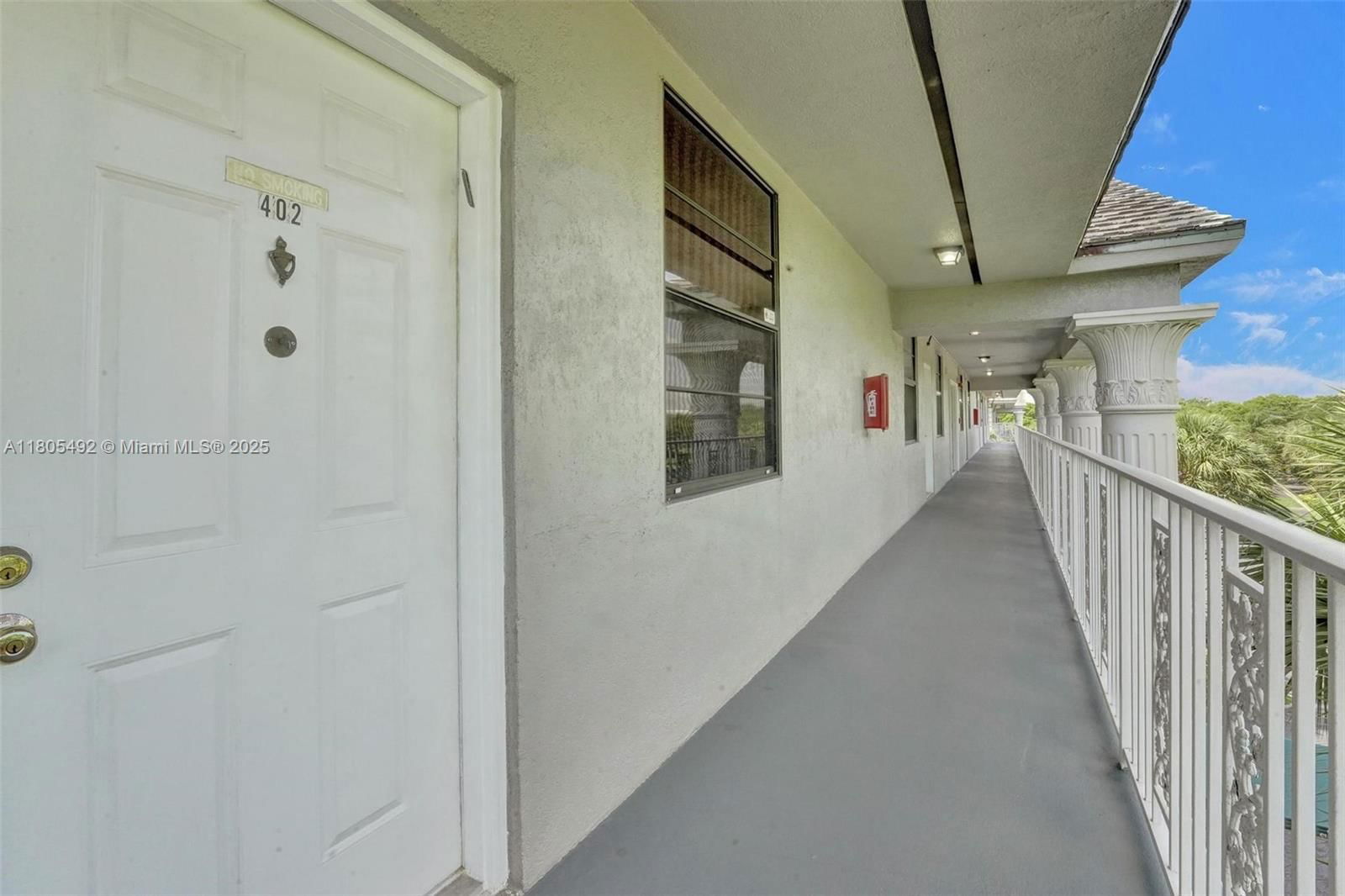 Real estate property located at 1510 Whitehall Dr #402, Broward, Condo 5 Of Whitehall Cond, Davie, FL