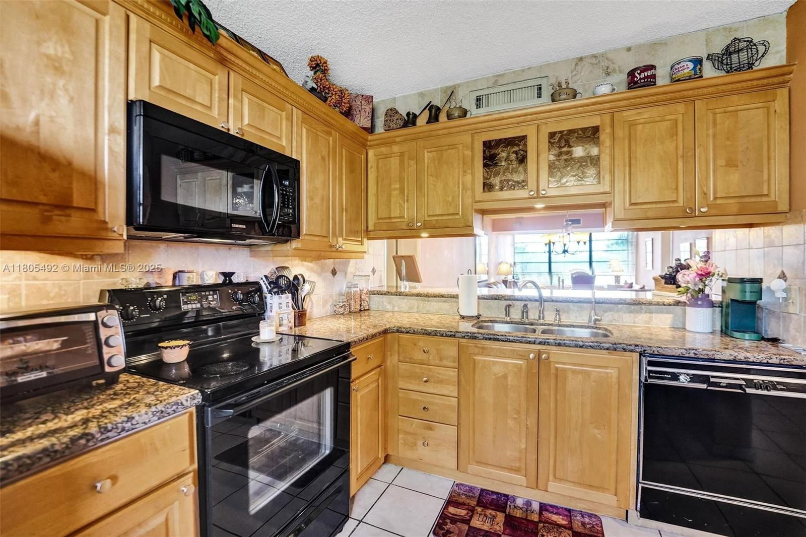 Real estate property located at 1510 Whitehall Dr #402, Broward, Condo 5 Of Whitehall Cond, Davie, FL