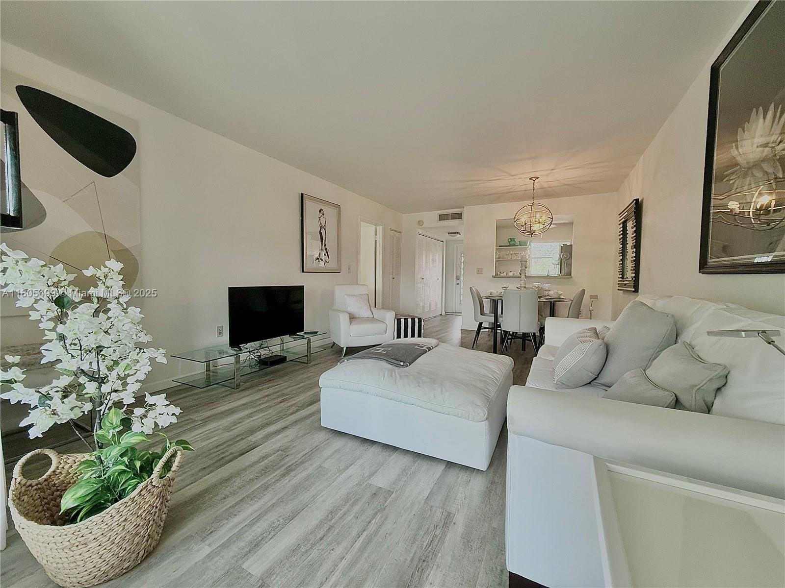 Real estate property located at 6770 Royal Palm Blvd #206L, Broward, Royal Park Gardens Ii-l C, Margate, FL