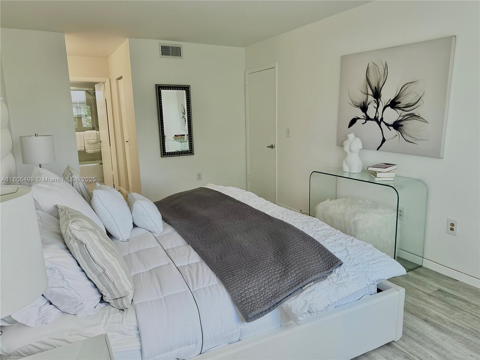 Real estate property located at 6770 Royal Palm Blvd #206L, Broward, Royal Park Gardens Ii-l C, Margate, FL