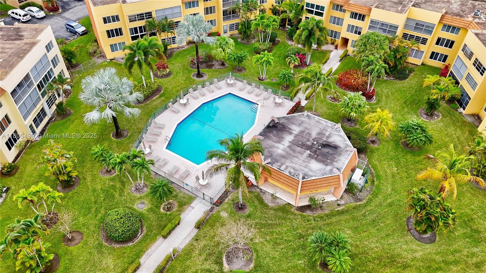 Real estate property located at 6770 Royal Palm Blvd #206L, Broward, Royal Park Gardens Ii-l C, Margate, FL