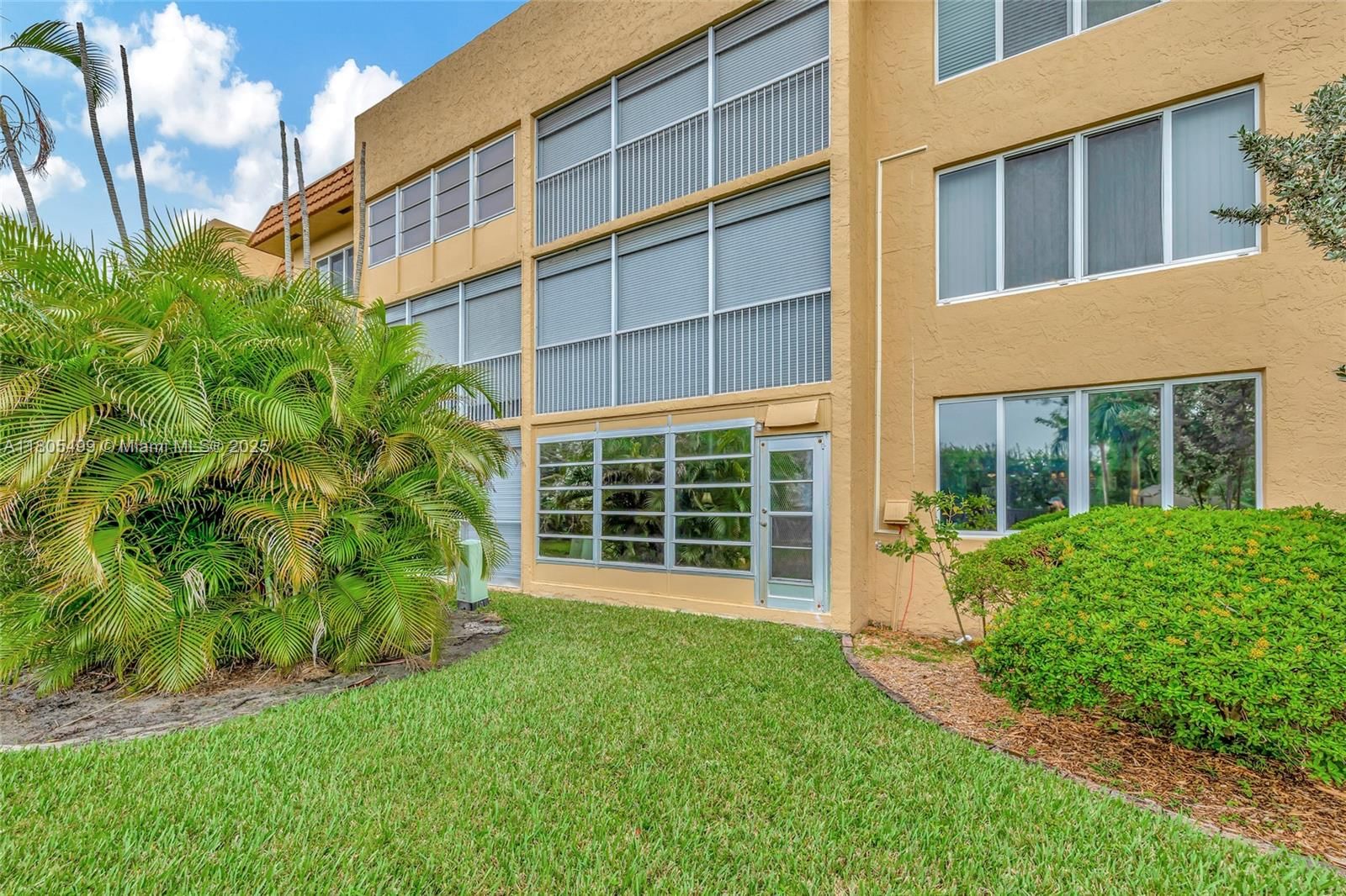 Real estate property located at 6770 Royal Palm Blvd #206L, Broward, Royal Park Gardens Ii-l C, Margate, FL