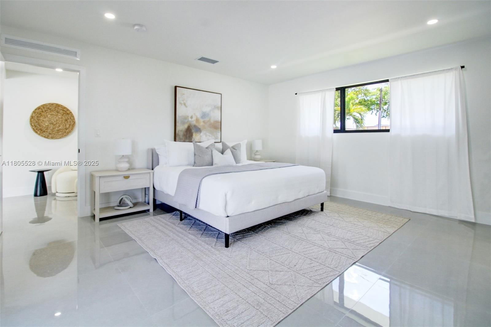 Real estate property located at 900 Royal Poinciana Blvd, Miami-dade, Lake Louise 1st Addn, Miami Springs, FL