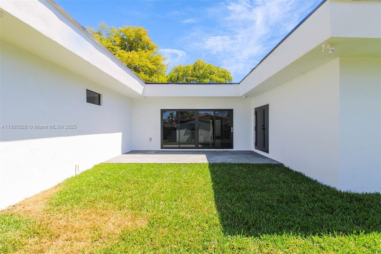 Real estate property located at 900 Royal Poinciana Blvd, Miami-dade, Lake Louise 1st Addn, Miami Springs, FL