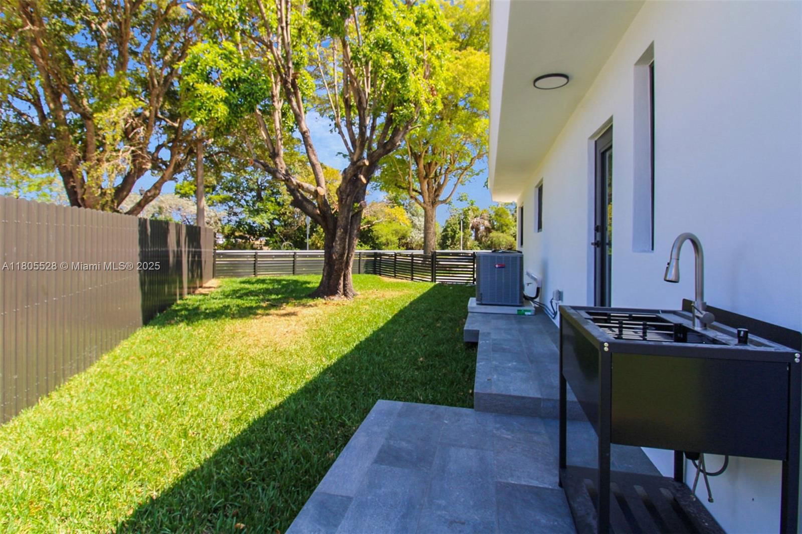 Real estate property located at 900 Royal Poinciana Blvd, Miami-dade, Lake Louise 1st Addn, Miami Springs, FL