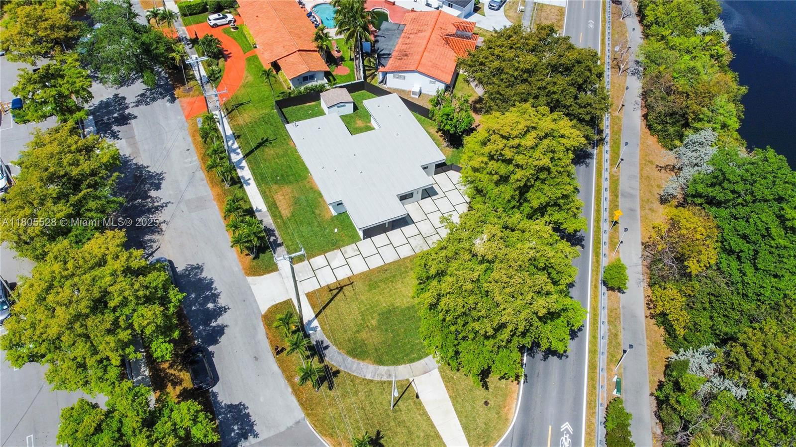 Real estate property located at 900 Royal Poinciana Blvd, Miami-dade, Lake Louise 1st Addn, Miami Springs, FL