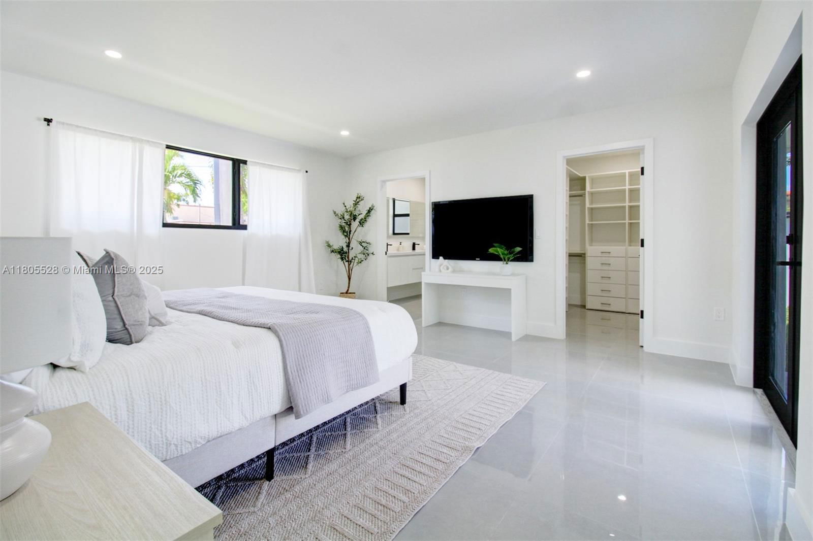 Real estate property located at 900 Royal Poinciana Blvd, Miami-dade, Lake Louise 1st Addn, Miami Springs, FL