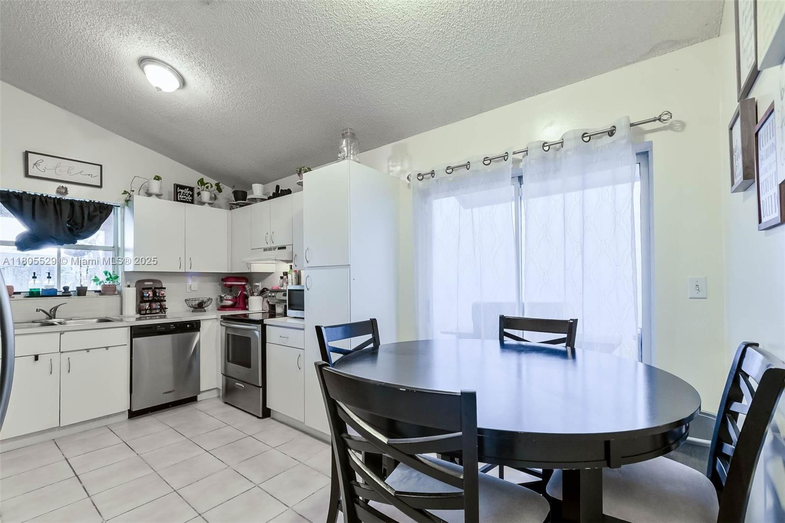 Real estate property located at 14226 90th Ter, Miami-dade, Shoma Homes At Kendall, Miami, FL