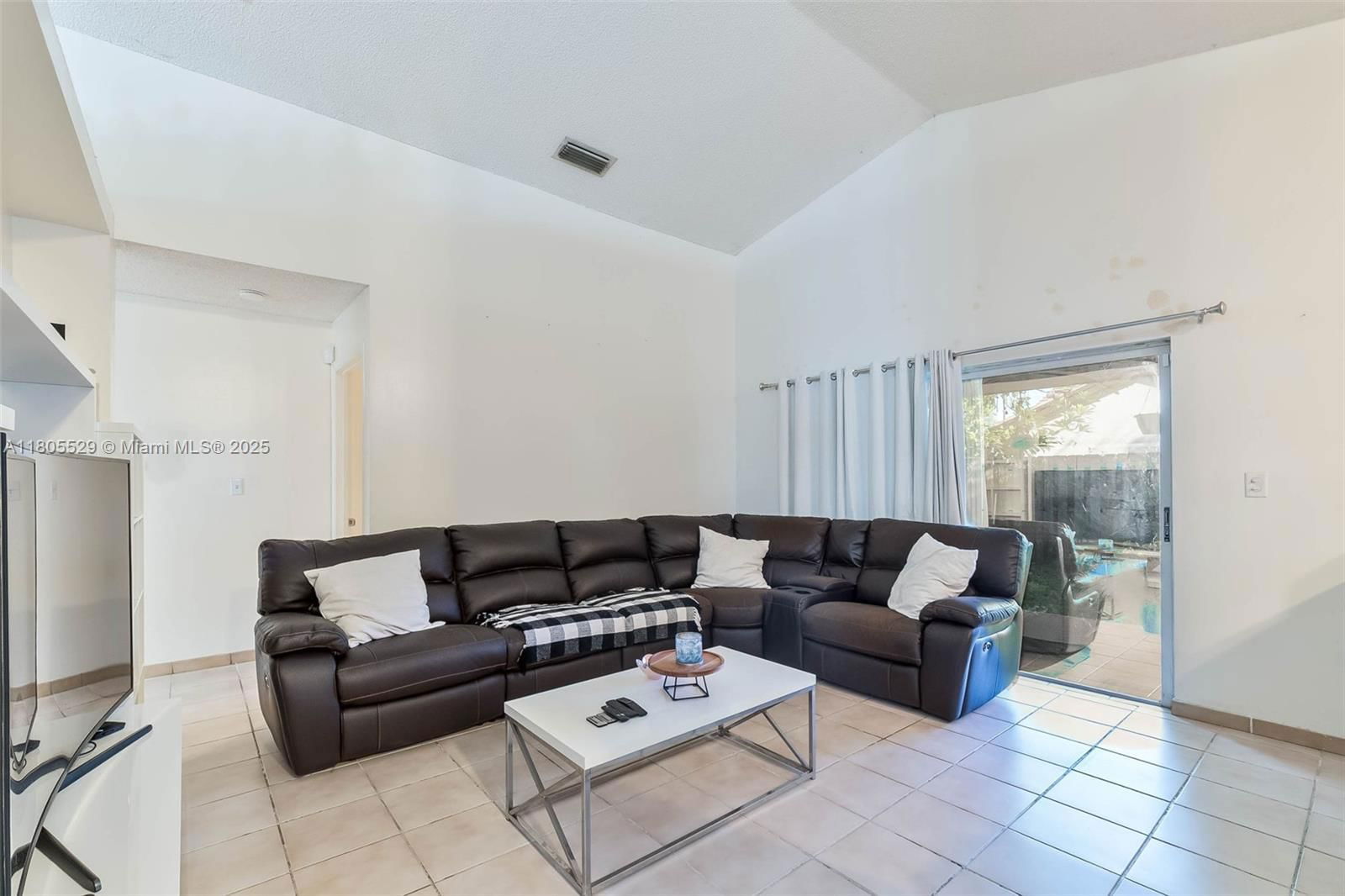 Real estate property located at 14226 90th Ter, Miami-dade, Shoma Homes At Kendall, Miami, FL