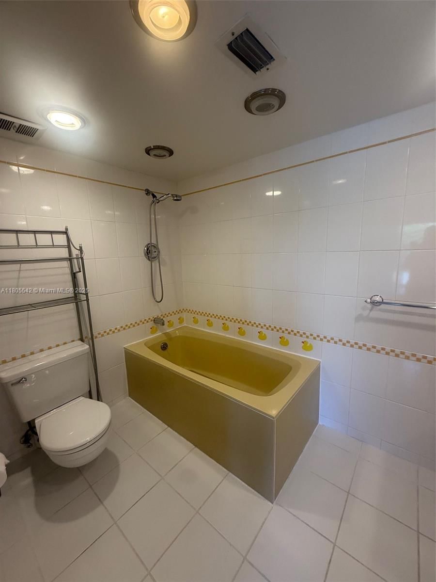 Real estate property located at 288 Sea View Dr C2, Miami-dade, Cape Fla Club Condo Clust, Key Biscayne, FL