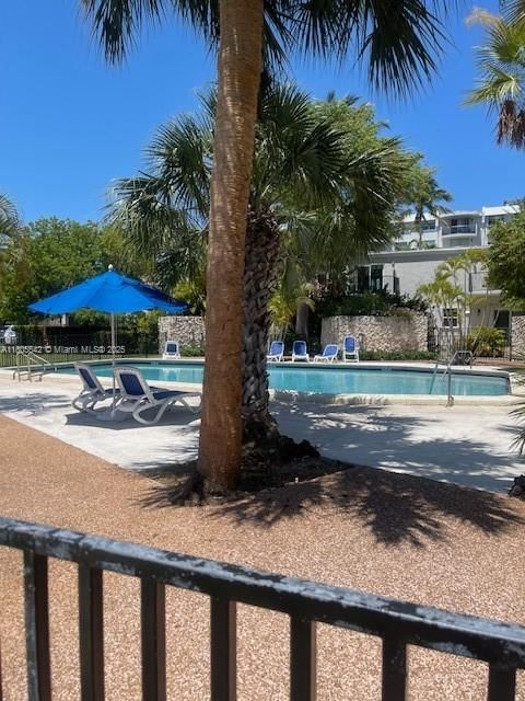 Real estate property located at 288 Sea View Dr C2, Miami-dade, Cape Fla Club Condo Clust, Key Biscayne, FL