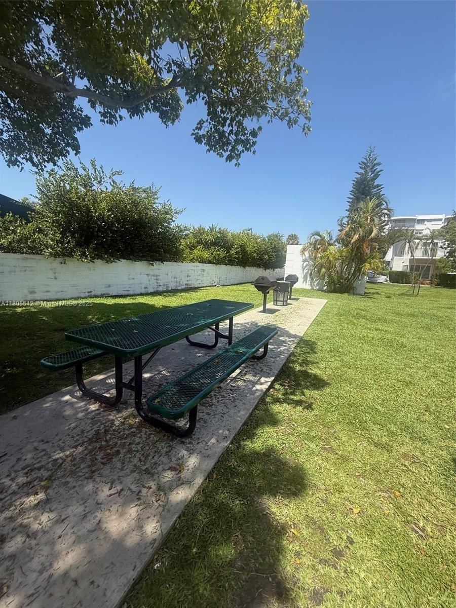 Real estate property located at 288 Sea View Dr C2, Miami-dade, Cape Fla Club Condo Clust, Key Biscayne, FL