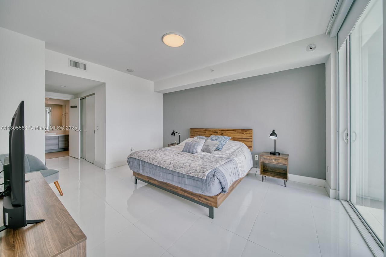 Real estate property located at 1080 Brickell Ave #3802, Miami-dade, The Bond (1080 Brickell), Miami, FL