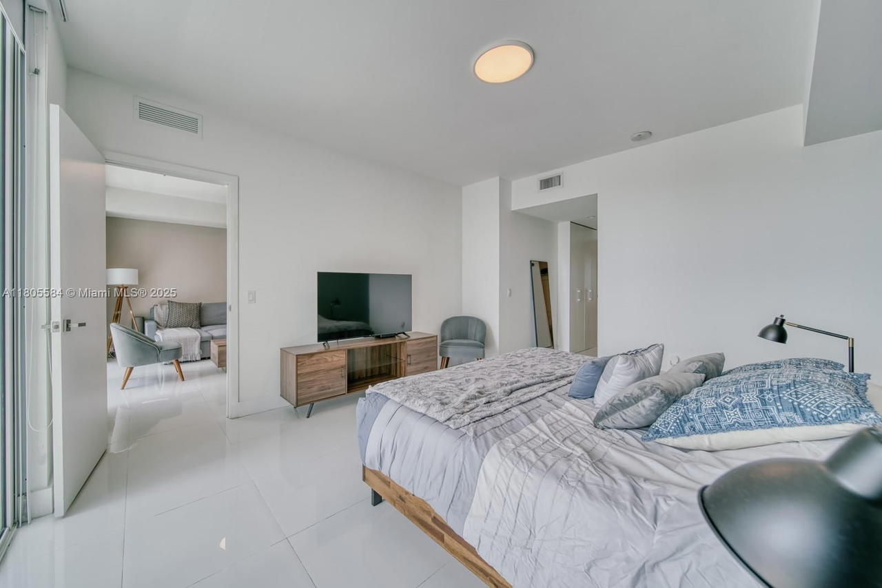Real estate property located at 1080 Brickell Ave #3802, Miami-dade, The Bond (1080 Brickell), Miami, FL