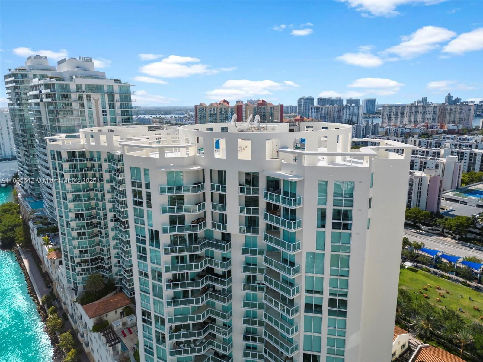 Real estate property located at 200 Sunny Isles Blvd #2-UPH3, Miami-dade, St Tropez On The Bay Ii C, Sunny Isles Beach, FL