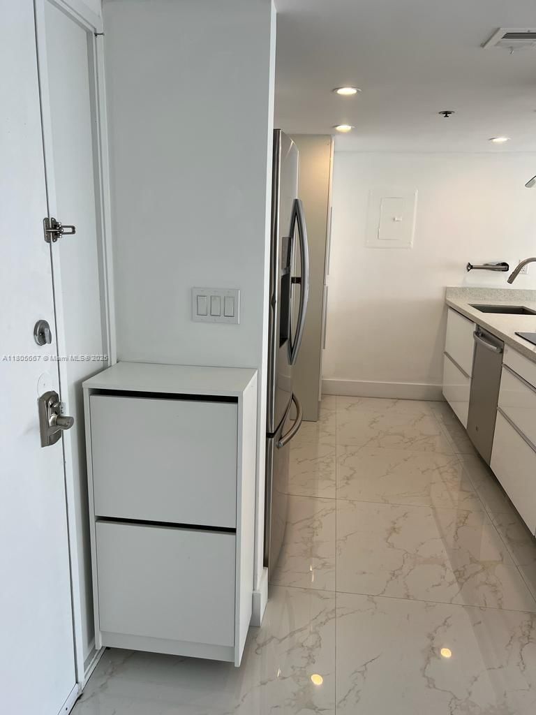 Real estate property located at 7601 Treasure Dr #1622, Miami-dade, The Grandview Palace Cond, North Bay Village, FL