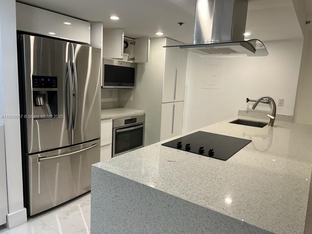 Real estate property located at 7601 Treasure Dr #1622, Miami-dade, The Grandview Palace Cond, North Bay Village, FL
