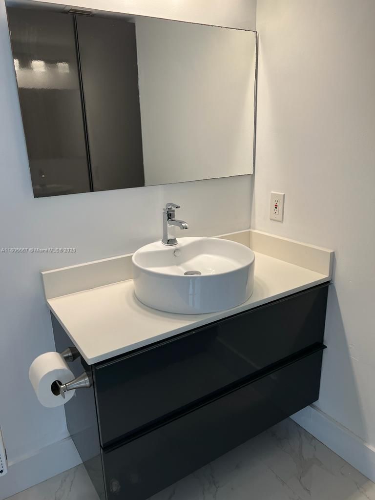 Real estate property located at 7601 Treasure Dr #1622, Miami-dade, The Grandview Palace Cond, North Bay Village, FL