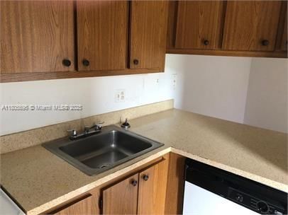 Real estate property located at 4003 University Dr #204, Broward, Sunrise On The Green Cond, Sunrise, FL