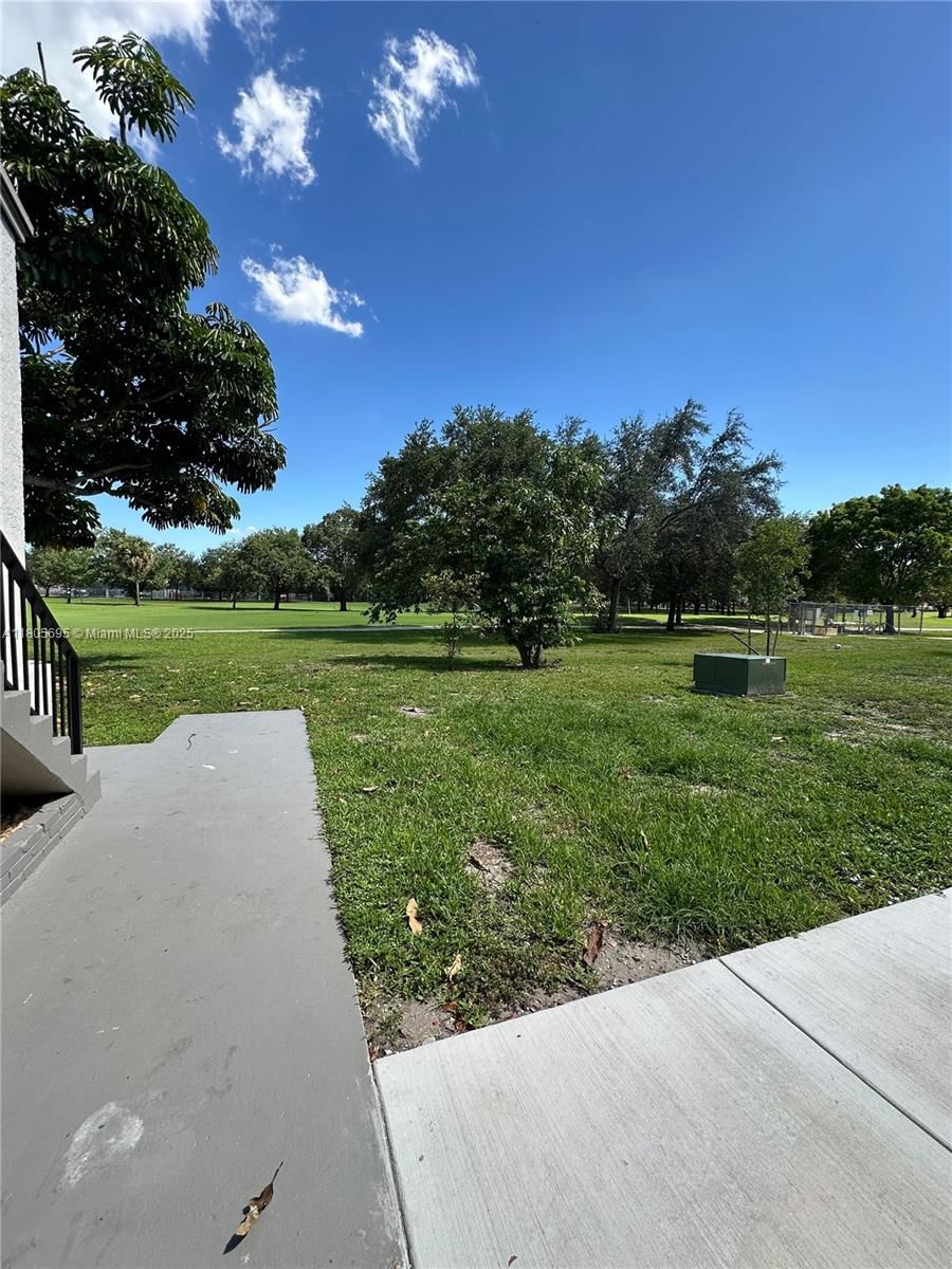 Real estate property located at 4003 University Dr #204, Broward, Sunrise On The Green Cond, Sunrise, FL