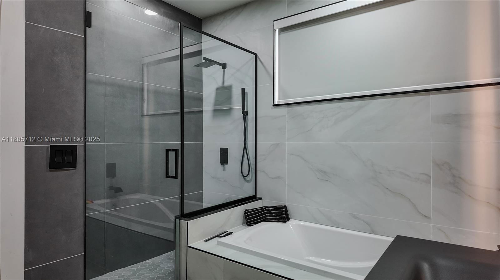 Real estate property located at 7221 103rd Path, Miami-dade, Doral Palms North, Doral, FL