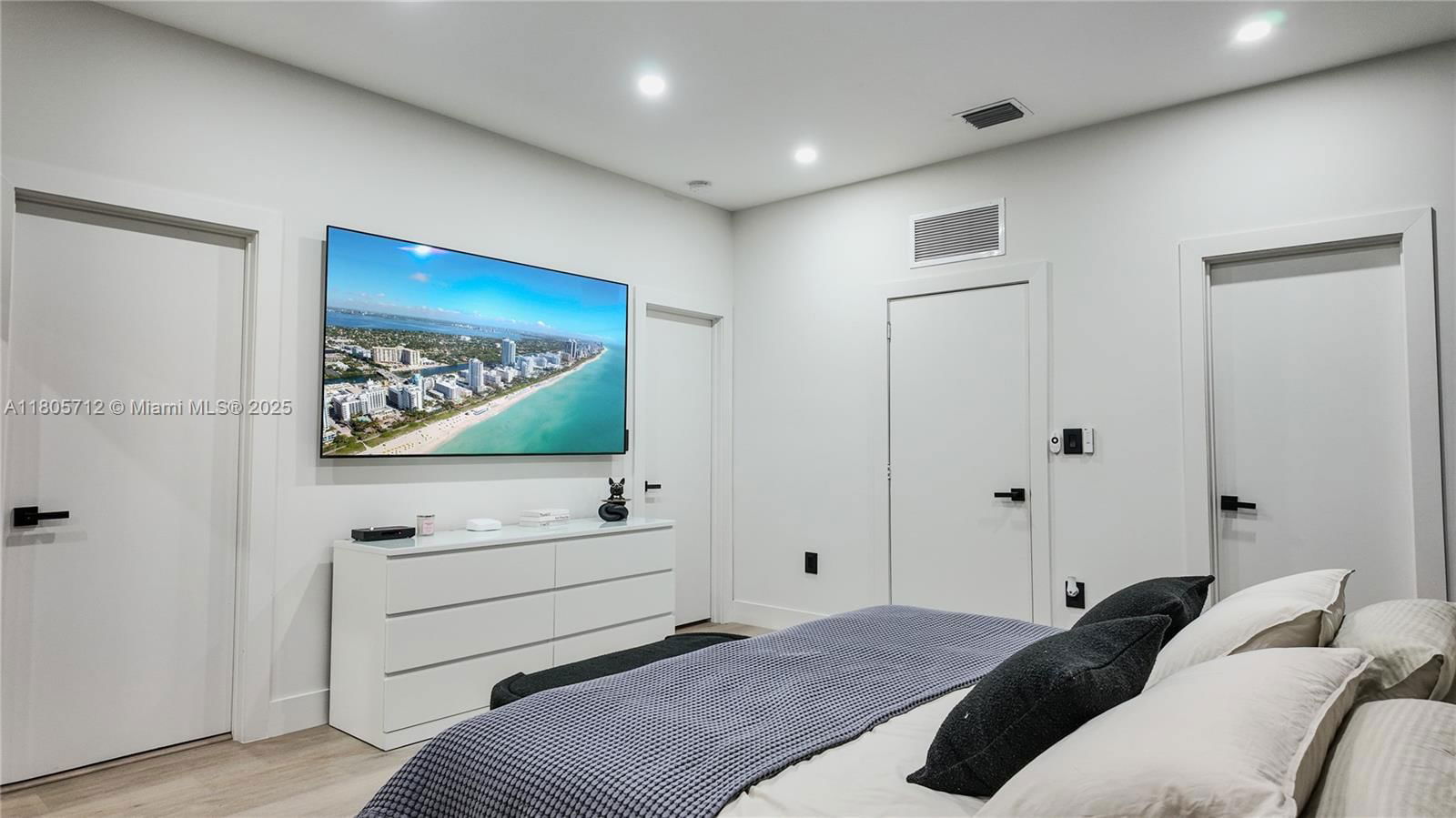 Real estate property located at 7221 103rd Path, Miami-dade, Doral Palms North, Doral, FL