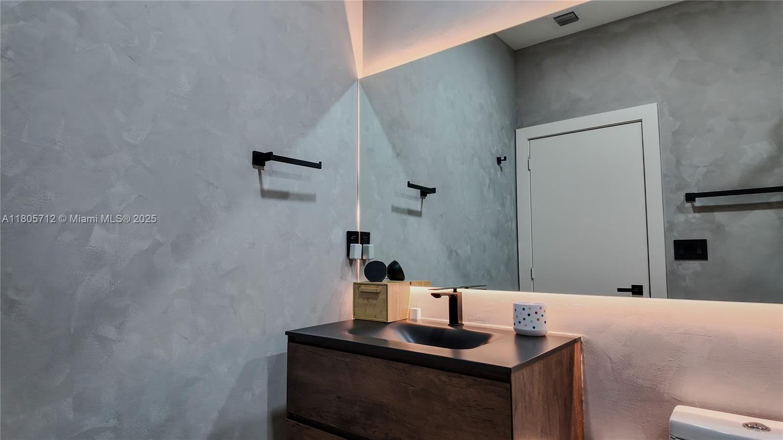Real estate property located at 7221 103rd Path, Miami-dade, Doral Palms North, Doral, FL