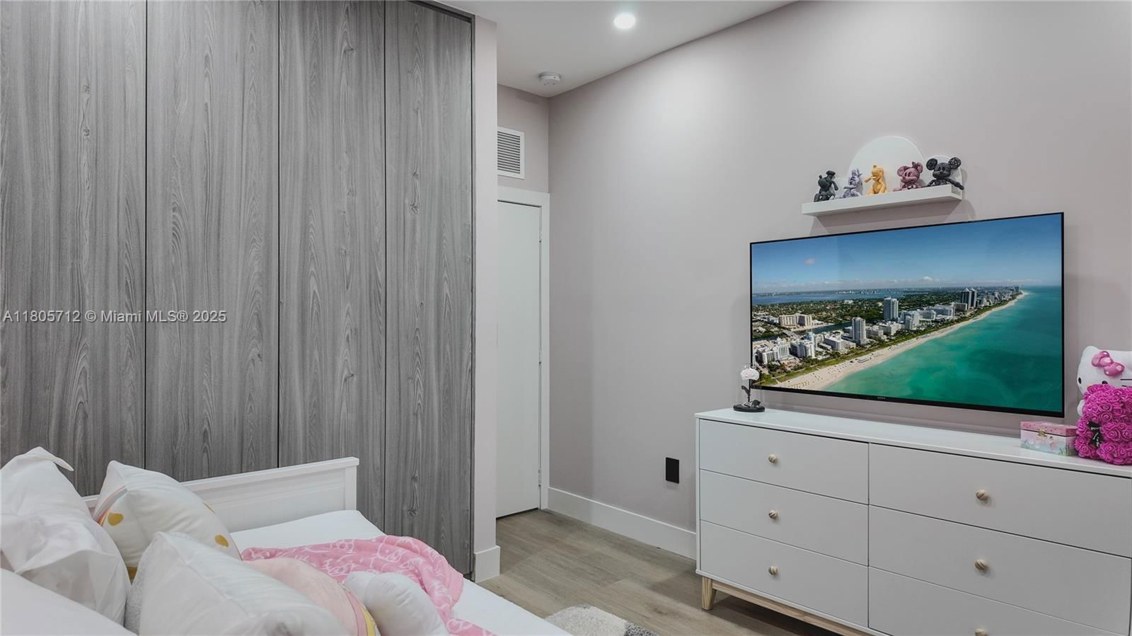 Real estate property located at 7221 103rd Path, Miami-dade, Doral Palms North, Doral, FL
