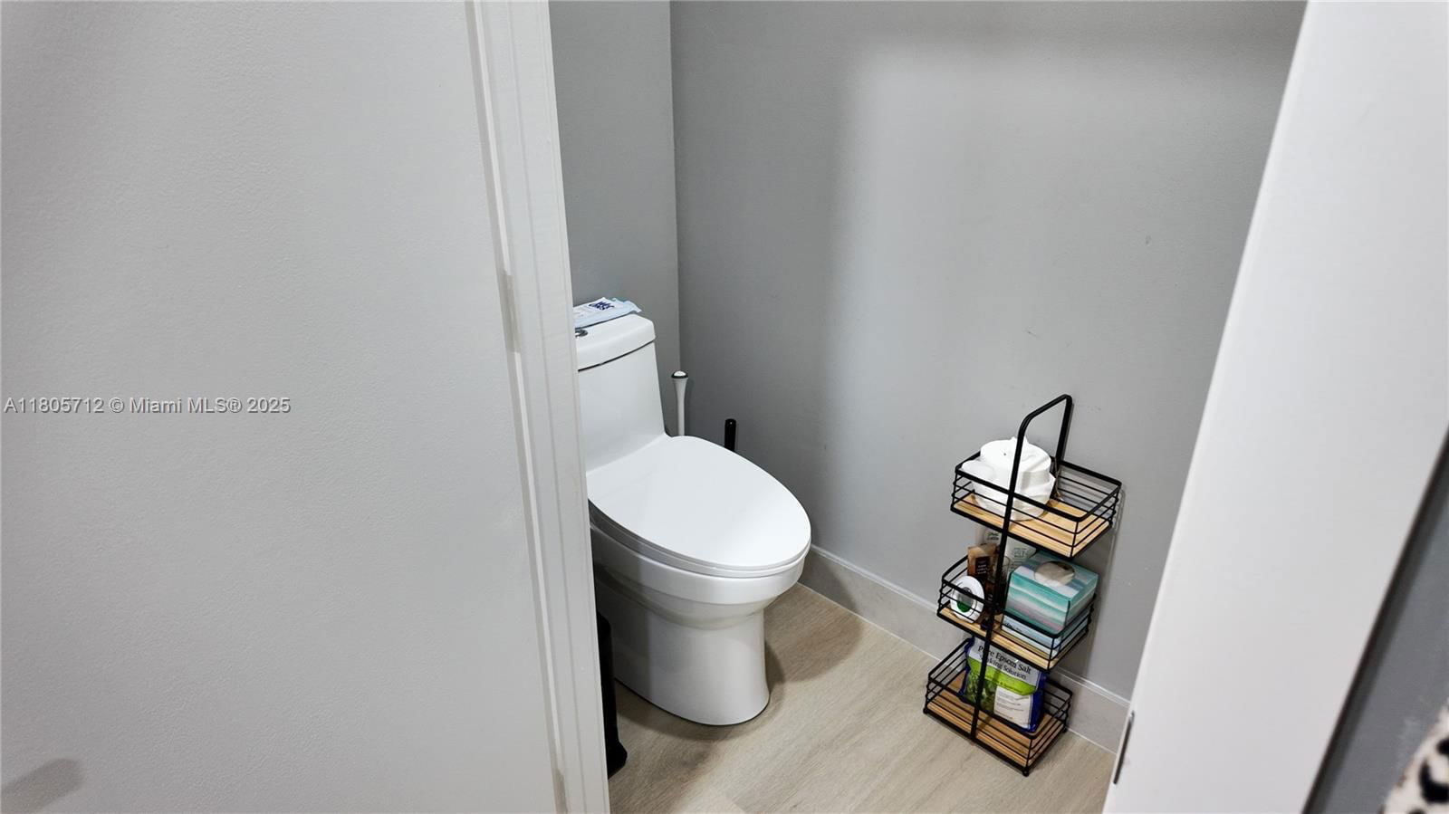 Real estate property located at 7221 103rd Path, Miami-dade, Doral Palms North, Doral, FL