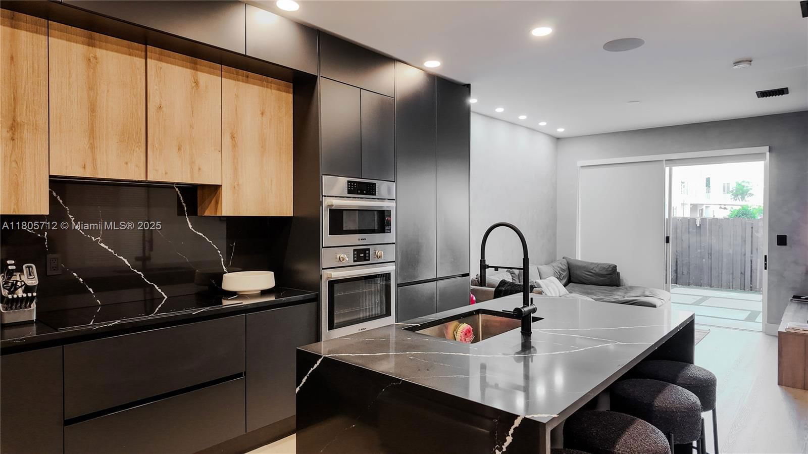 Real estate property located at 7221 103rd Path, Miami-dade, Doral Palms North, Doral, FL