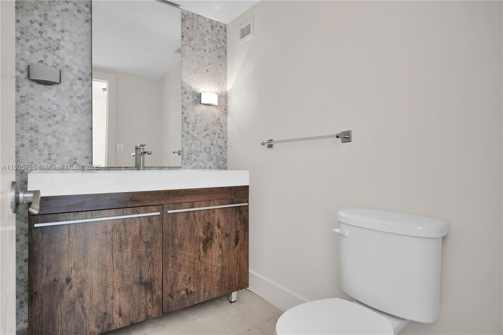 Real estate property located at 5660 Collins Ave #15B, Miami-dade, Fifty Six-sixty Collins A, Miami Beach, FL