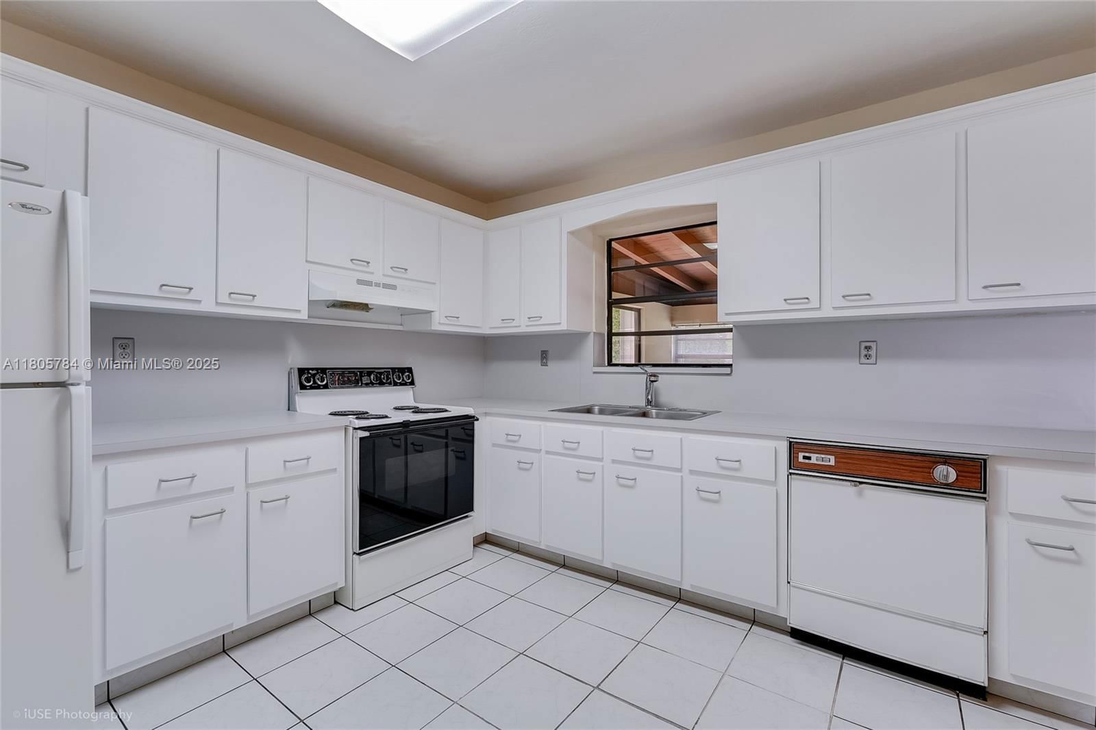 Real estate property located at 3521 105th Ct, Miami-dade, Lee Grove Ests, Miami, FL