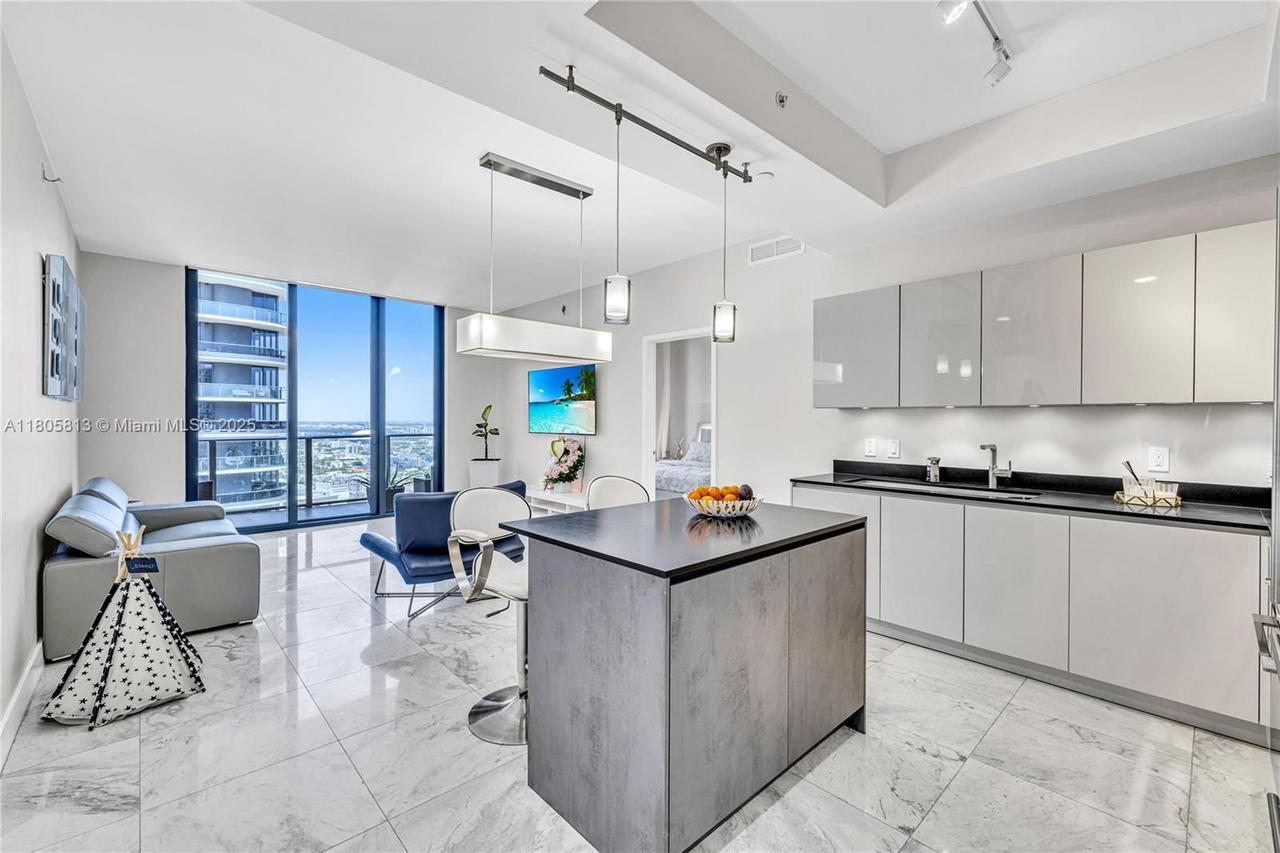 Real estate property located at 1010 Brickell Ave #4809, Miami-dade, 1010 Brickell Condo, Miami, FL