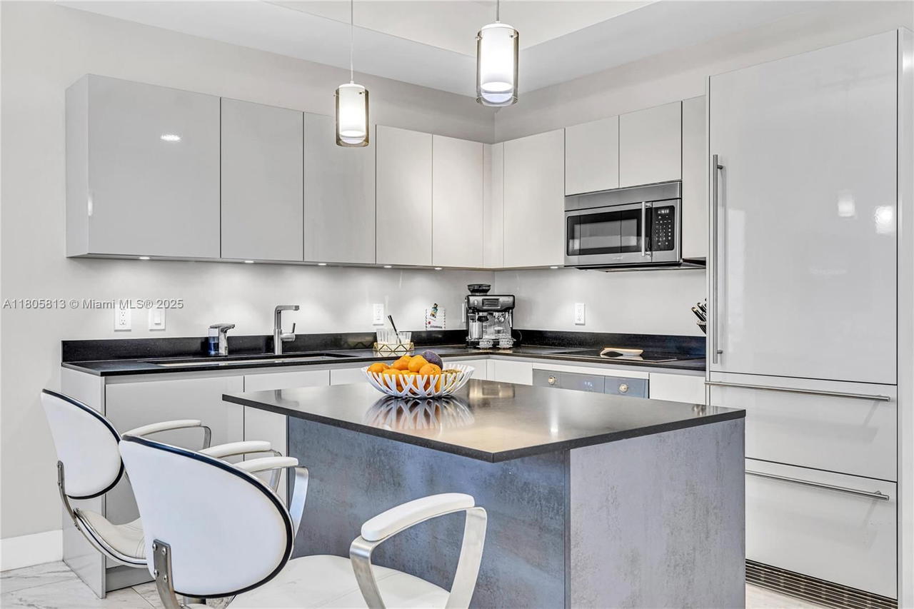 Real estate property located at 1010 Brickell Ave #4809, Miami-dade, 1010 Brickell Condo, Miami, FL