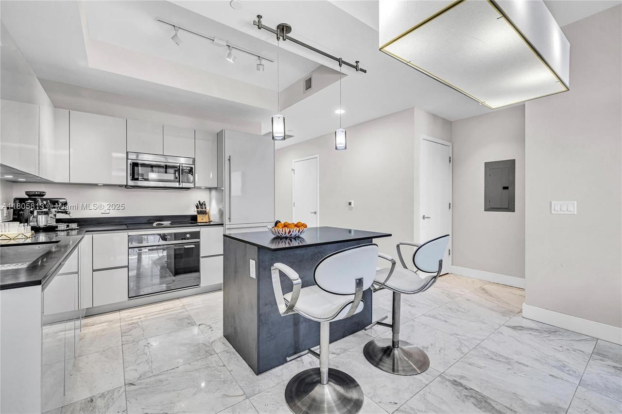 Real estate property located at 1010 Brickell Ave #4809, Miami-dade, 1010 Brickell Condo, Miami, FL