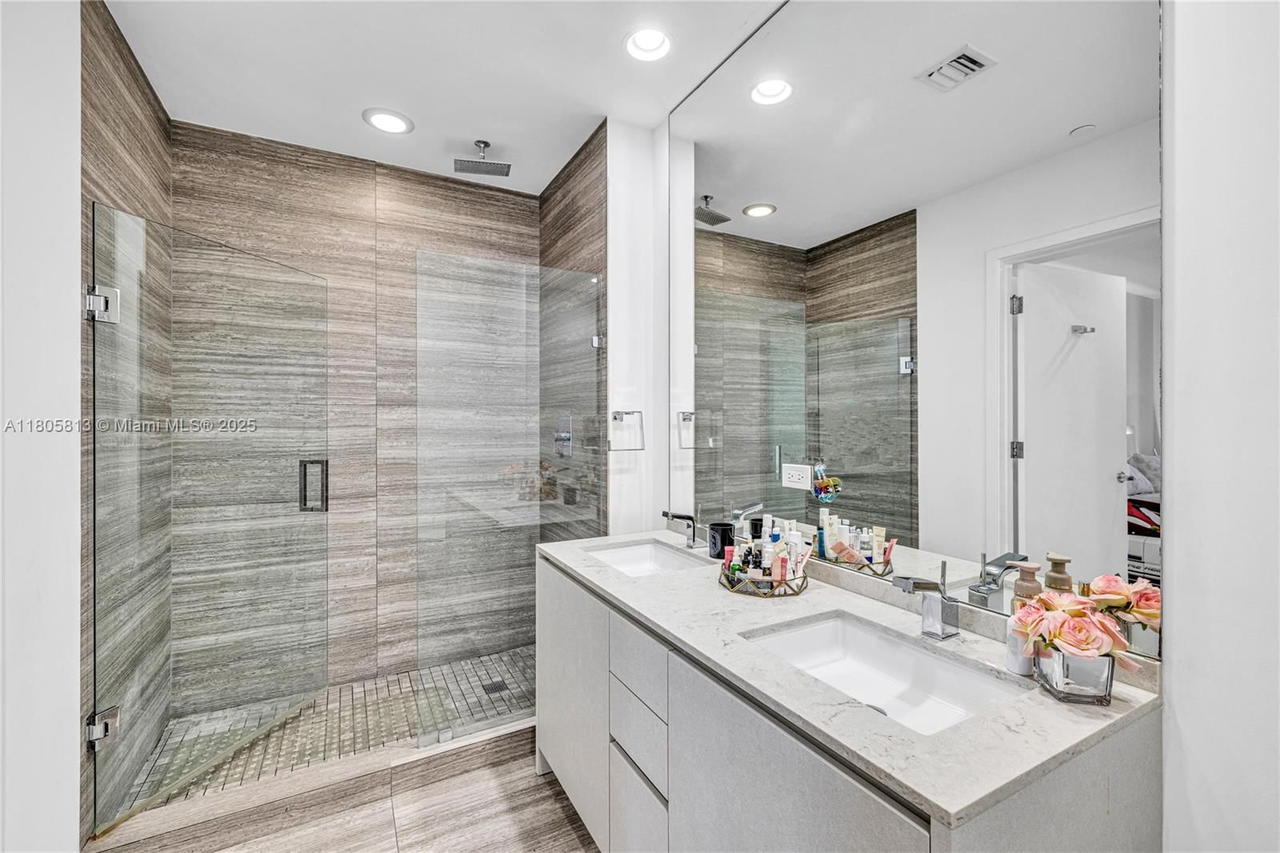 Real estate property located at 1010 Brickell Ave #4809, Miami-dade, 1010 Brickell Condo, Miami, FL